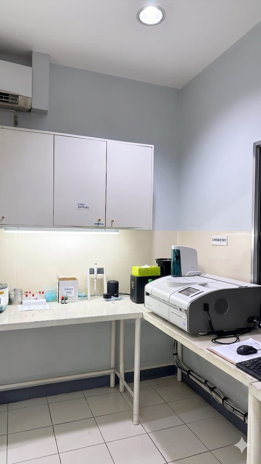 DRMed clinical chemistry analyzer station