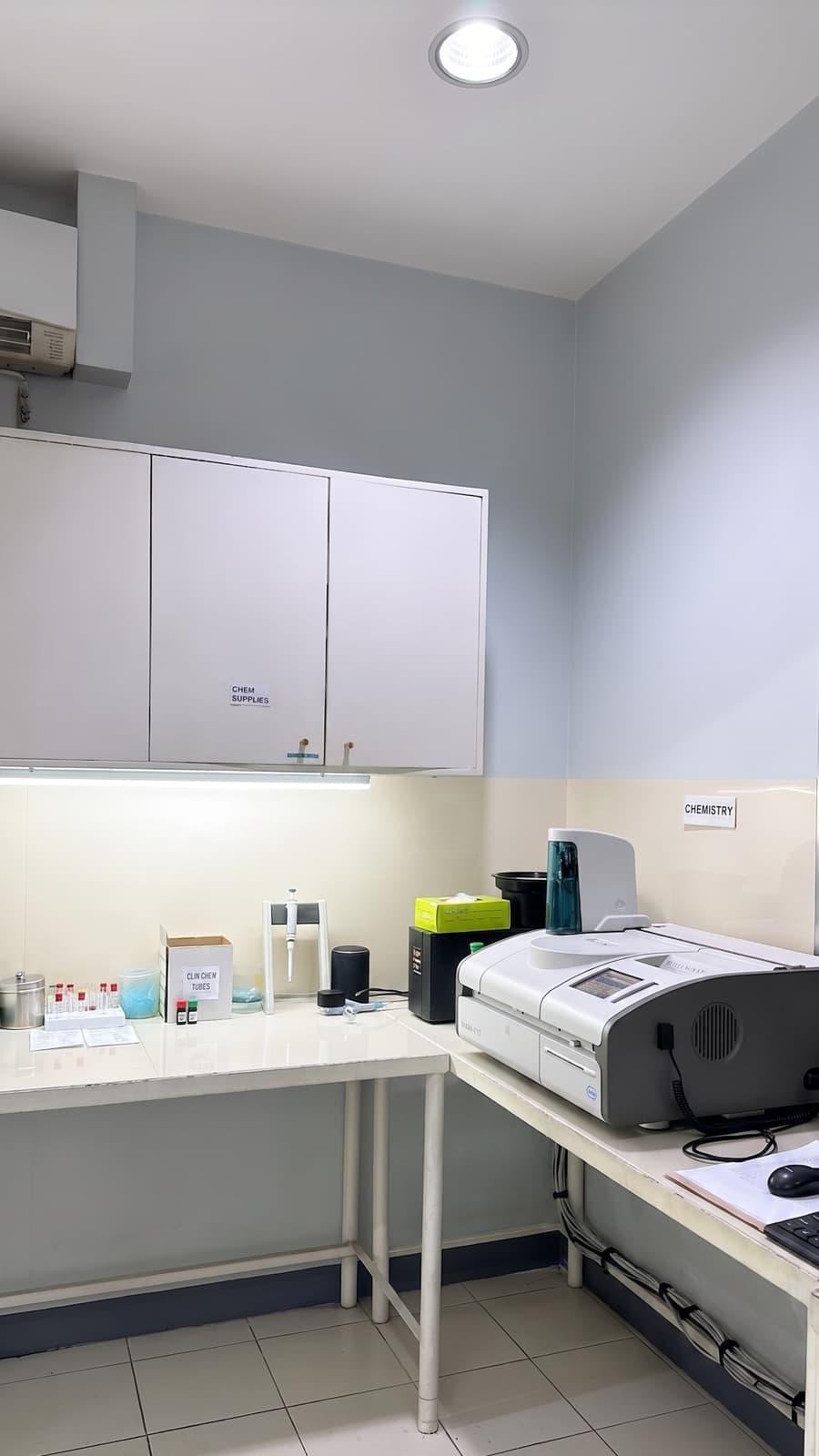 DRMed clinical chemistry analyzer station